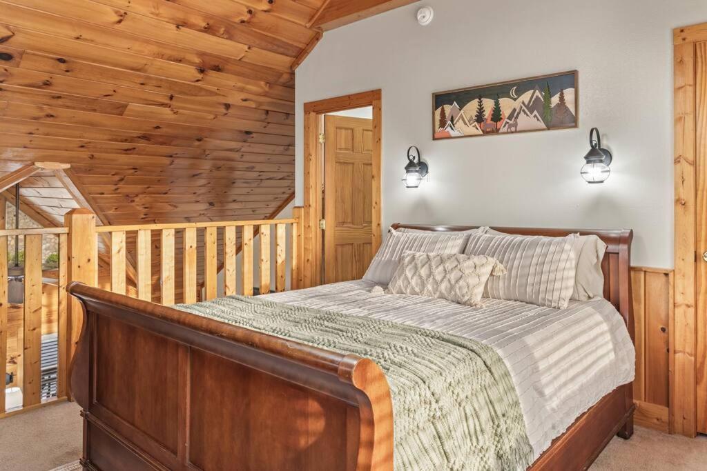 Cozy Cabin In The Smokies!!! Fully Furnished And Complete With Community Indoor And Outdoor Pools And Spas, Game And Fitness Rooms As Well As A Private Hot Tub Пиджен-Фордж Экстерьер фото