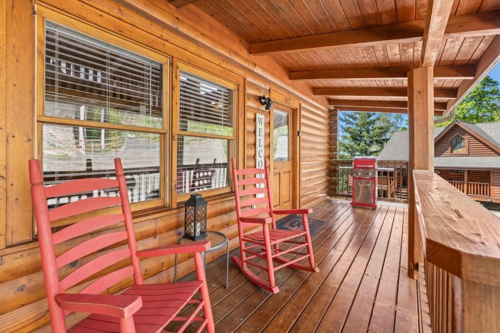 Cozy Cabin In The Smokies!!! Fully Furnished And Complete With Community Indoor And Outdoor Pools And Spas, Game And Fitness Rooms As Well As A Private Hot Tub Пиджен-Фордж Экстерьер фото