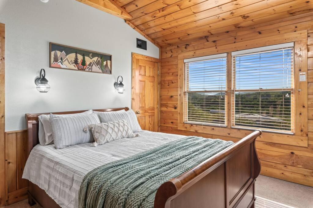 Cozy Cabin In The Smokies!!! Fully Furnished And Complete With Community Indoor And Outdoor Pools And Spas, Game And Fitness Rooms As Well As A Private Hot Tub Пиджен-Фордж Экстерьер фото